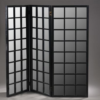 null FRENCH WORK, circa 1970


Three-leaf screen with mirror background and black...