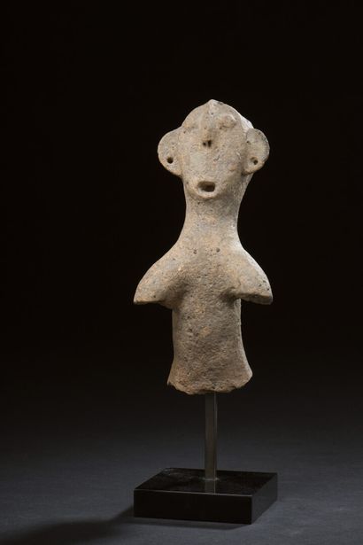 null Bura statuette, Niger (?)


Light engobe terracotta, accident and missing.


H....