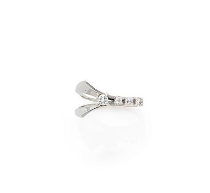 Modernist ring in white gold, the top forming...