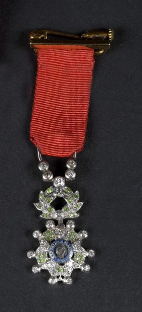 null Croix miniature de chevalier de l'ordre de la Légion d'honneur en or blanc ou...