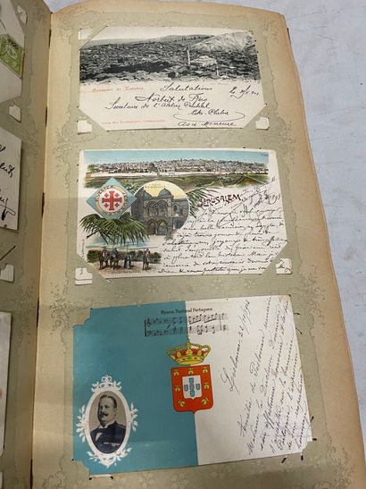 null Un album de cartes postales étrangères dont d'Asie, de nombreuses cartes découpées...