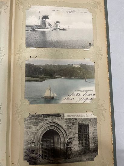 null Un album de cartes postales de Bretagne et de la côte atlantique. Environ 250...