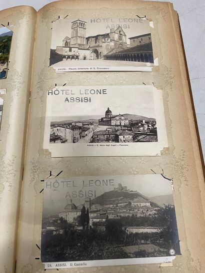 null Un album de cartes postales étrangères d'Italie, des Etats-Unis, de Grande-Bretagne,...