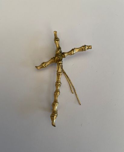 null Christian LACROIX

Broche "croix" en métal façon bambou

Signée. H : 7,5 cm...