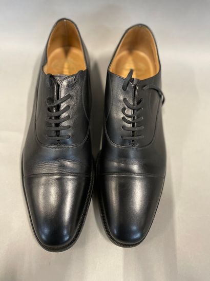 null CHURCH'S 

Pair of black leather lace-up derby shoes, 

size 44 / 44.5 approximately....