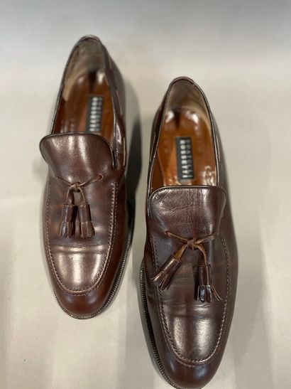null FRATELLI ROSSETTI

Pair of brown leather moccasins with tassels. 

Size 10,...