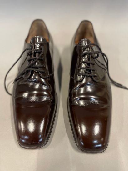 null FRATELLI ROSSETTI

Pair of square toe derbies in dark brown glossy leather....