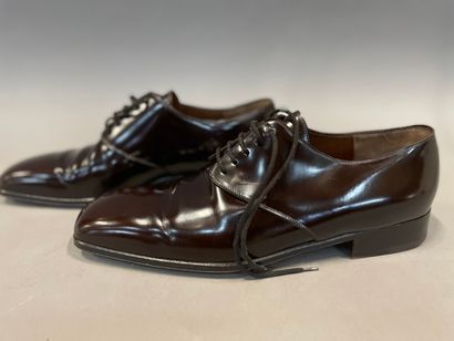 null FRATELLI ROSSETTI

Pair of square toe derbies in dark brown glossy leather....