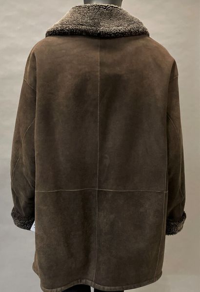 null CERRUTI 1881 Man

Brown wool, notched shawl neckline, double breasted, long...