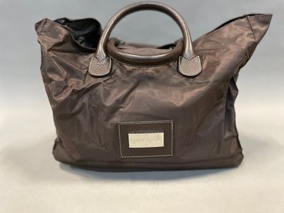 null Frank NAMANI, LONGCHAMP 

Lot composed of a brown nylon bag with double handle...