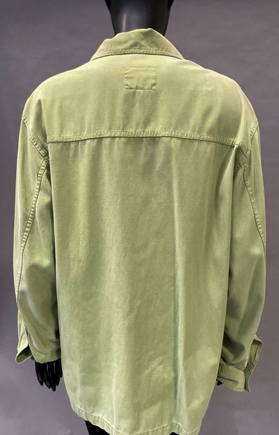 null VERSACE Jeans COUTURE, H&M 	

Lot composé d’une veste pour homme en coton vert...