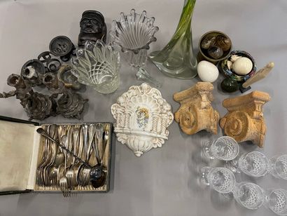 null Case of various trinkets: vases, lamp bases, stoup, glass, silver metal, pewter...