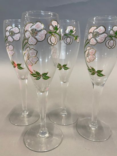 null Two parts of services of glasses (three sizes of glasses) 

Four champagne flutes...