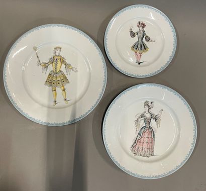 null Camille THARAUD (1878-1956)

Bonbonnière en porcelaine à décor d'angelots. Signée.

7...