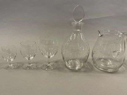 null Part of a service of crystal glasses with feet chased with a leaf motif (3 sizes...
