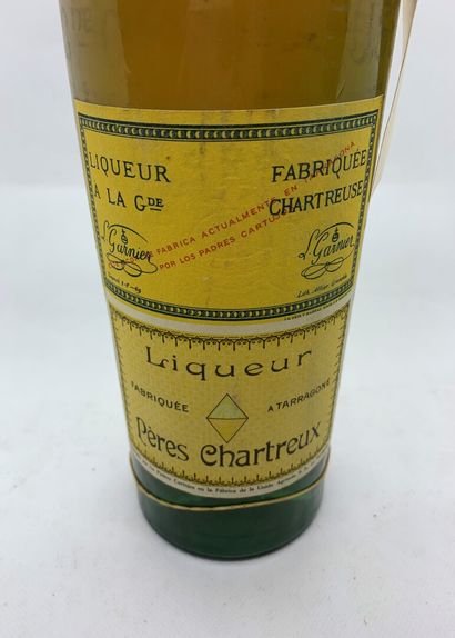 null 1 bottle of CHARTREUSE JAUNE TARRAGONE Mise en 1948 1 L in its individual wooden...