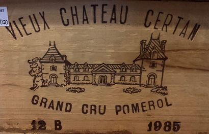 null 12 bouteilles de Château VIEUX CHÂTEAU CERTAN Pomerol 1985 CBO, 7 base goulot,...
