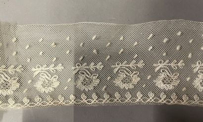 null Bordure de voile de mariée en dentelle d'environs deux mètres.

Largeur : 6...