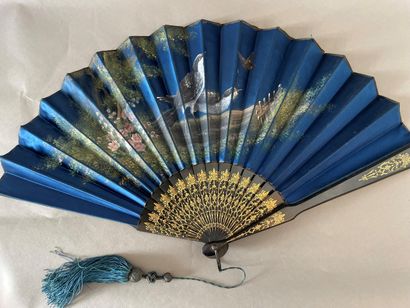 null Lot of two fans

one in wood with arabesque decoration in gilding, the blue...