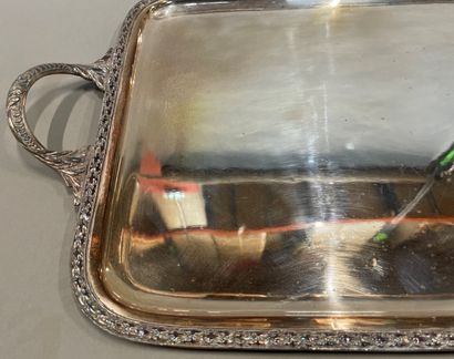 null Plateau de service en métal argenté, 

style Louis XVI, 

31 x 53 cm

usure...