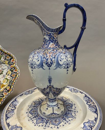 null Lot of earthenware from the 19th century : an ewer and its display, a square...