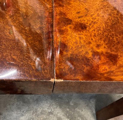null Dining room table console in burr walnut veneer. 

Modern style. 

77 x 102...