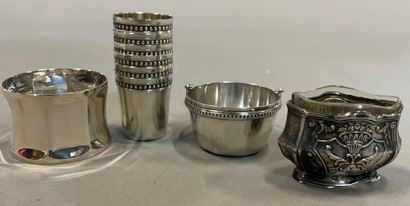 null Silver lot: napkin ring and 6 liqueur glasses from the PUIFORCAT house, tea...
