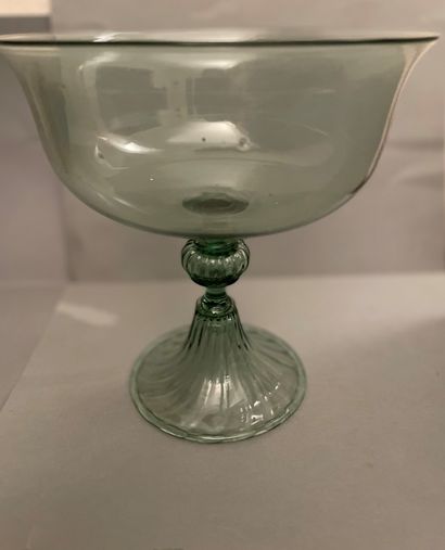 null 
A green glass bowl, the bowl with a flared edge, the foot with bulb on a footouche...