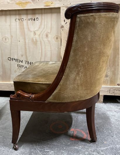 null Mahogany armchair with a hemispherical gondola back finished in swan heads,...