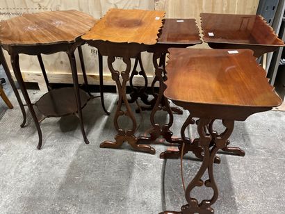 null Lot of small furniture in mahogany and stained wood including: two corner shelves,...