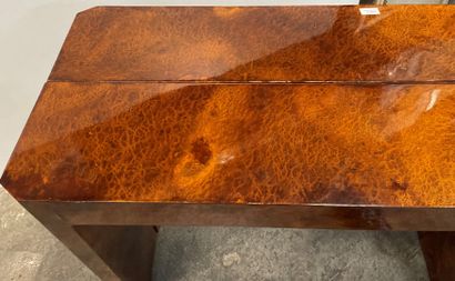 null Dining room table console in burr walnut veneer. 

Modern style. 

77 x 102...