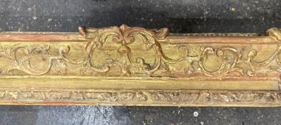 null 
Large giltwood frame molded and carved with acanthus leaves and shells.




Louis...