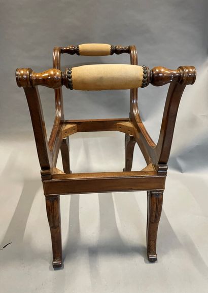 null Pair of mahogany stools with reversed backsplashes.

19th century.

68 x 69...