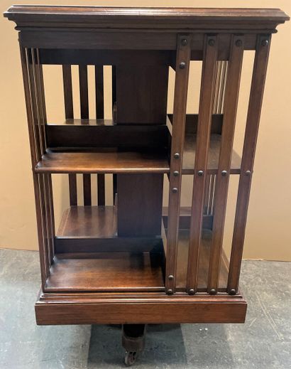 null Revolving bookcase in stained wood, four legs on casters

English style, 

87...