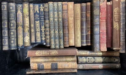  Dix caisses de livres reliés et brochés 
XIXe et XXe siècle Les caisses seront vendues...