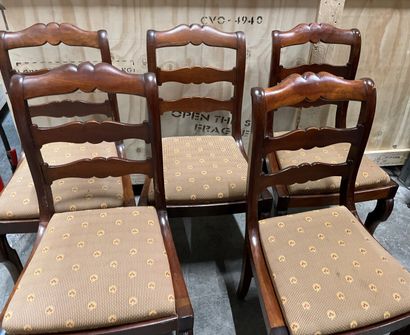 null Suite of six mahogany and mahogany veneer chairs, the back with scrolled bars,...