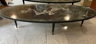 Oval coffee table in black lacquered wood...