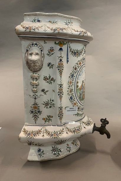 null Fountain and its basin in earthenware, with rich polychrome decoration. 

In...