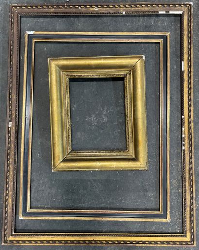 null Set of wood and gilded stucco frames

68 x 78 cm

79 x 61 cm

61 x 48 cm

36...