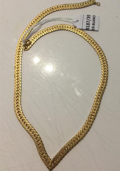 null Necklace with flattened metal curb chain