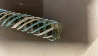  Quatre cannes à cols de cygne en verre filé polychrome translucide. 
Venise, XXème...