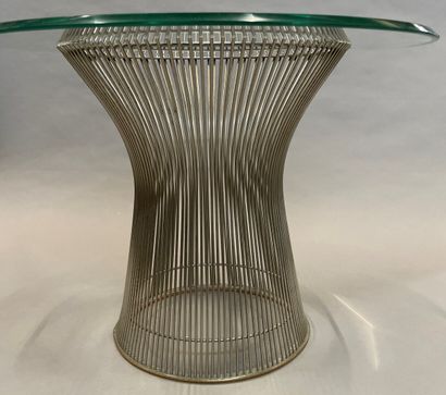  Brass pedestal table with circular glass top, 
Circa 1970. 
H. 46 cm, diameter 61...