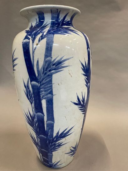 null Large Japanese porcelain vase with bamboo decoration

H : 62,5 cm