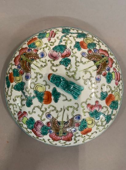null Porcelain covered pot with butterfly decoration. 

China, 20th century.

Diameter...