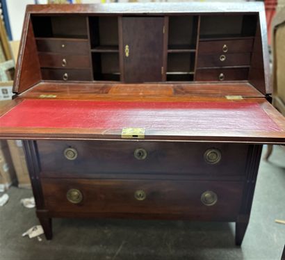Mahogany and mahogany veneer desk. 

Late...