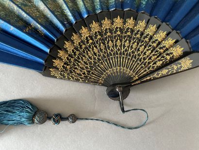 null Lot of two fans

one in wood with arabesque decoration in gilding, the blue...