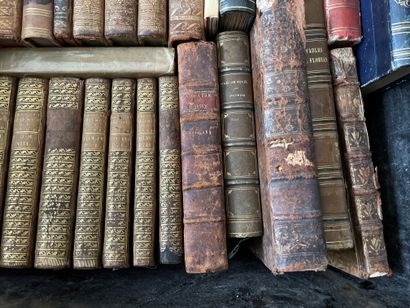  Caisse de livres reliés XVIII° et XIX° siècles 