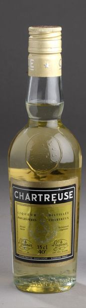 null 1 demi-bouteille, 35 cl de CHARTREUSE JAUNE VOIRON, années 70's, étiquette très...