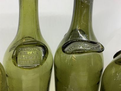  7 bouteilles vides de BEL AIR MARQUIS D'ALIGRE, verre soufflé, couleur olive, 1ère...