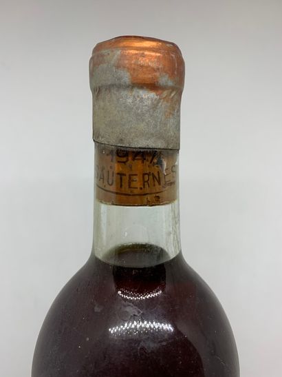 null 1 bottle of Château SUDUIRAUT 1947 1er cru de Sauternes, base neck, no label,...